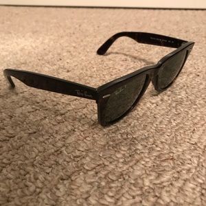 Polarized Women’s Ray-Ban Wayfarer Sunglasses
